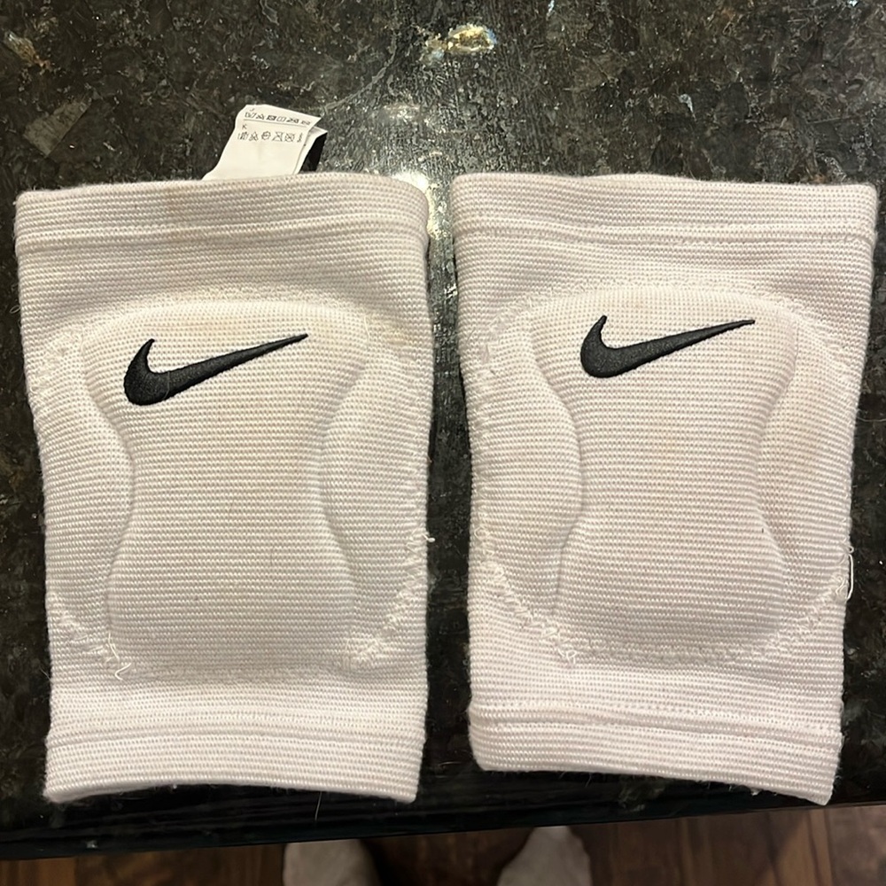 Nike volleyball knee pads